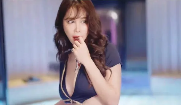 Stewardess Sin Yuli's Private Life