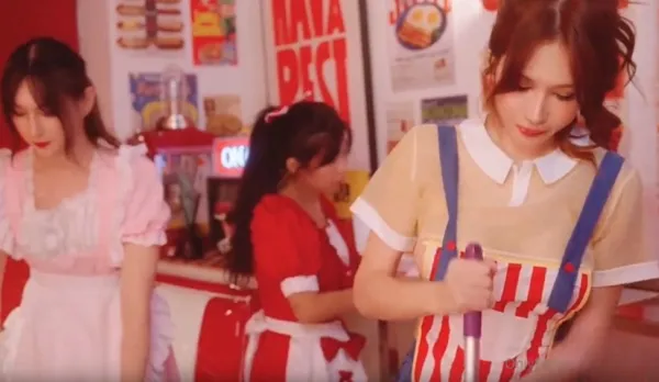 Multi-Girl Fast Food Joint: Restaurant Cock Feast - Shin Yuri