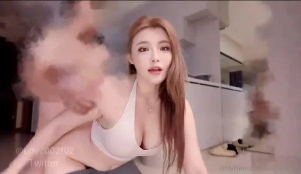 Home Workout Turns Kitty into Fitness Equipment