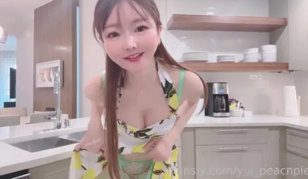 Slutty Housewife Seduces Plumber and Gets Fucked to Squirting