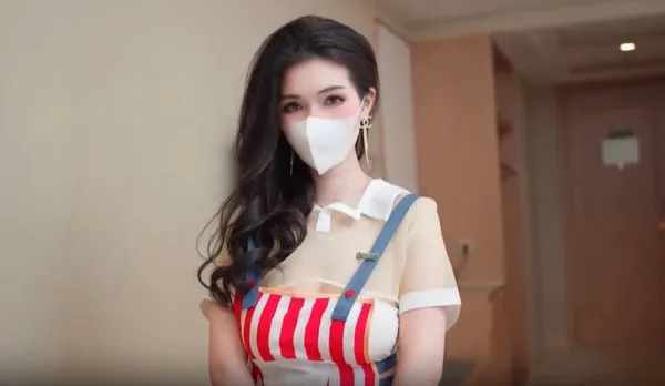 Delivery Girl Humiliated by Customer to Keep Job - Fox Not Demon