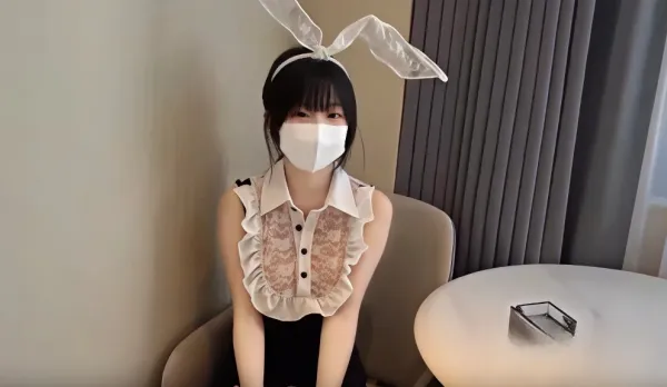 Slutty Stepsister and Perverted Brother's Passionate Night Zi Yi