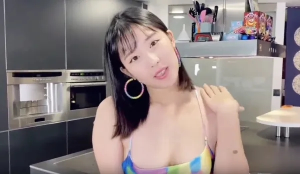 No Panties Date – Easy Access Quickie