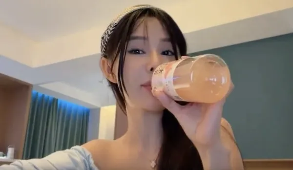 Extreme Socialite Bestie Out Traveling Hotel Live Stream Seduces Top Tipper Big Brother