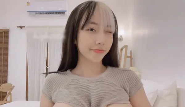 highsstn Surprises Boyfriend by Wearing a Sexy Sweater Ready to Fuck