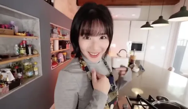 Virtuous Me Prepares Oral Sex Breakfast for Boyfriend