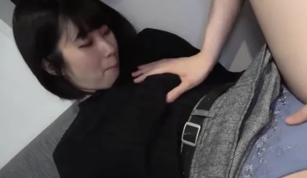 FC2PPV-3199119 Creampie in Her Almost Untouched Gem-Like Virgin Pussy