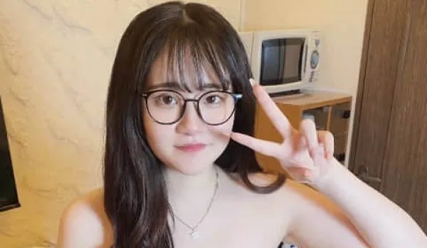 FC2PPV-4653783 Anna's White Skin