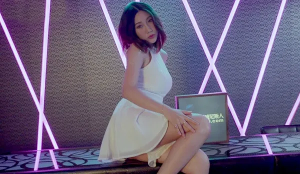 DMX-0061 Innocent Hotel Girl with 34E Teardrop Tits, Li Er