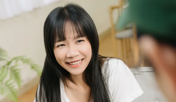Picking Up a Hot Married Woman on the Street: Paid Extras for Masturbation, Cum in Mouth, and Her Favorite Doggy-Style - Yi Qiao