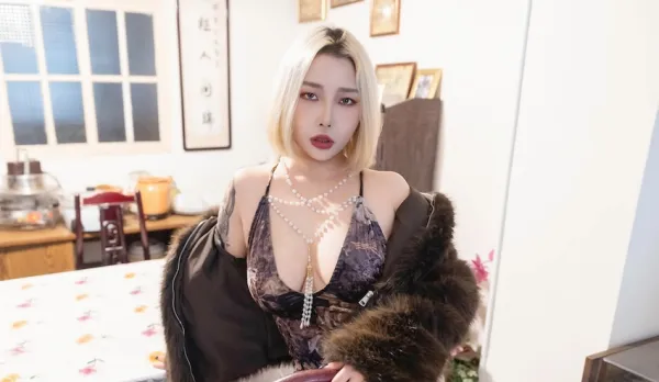 Female Agent Nightingale – Trading Body for Intel, Tonight Everything Is Yours