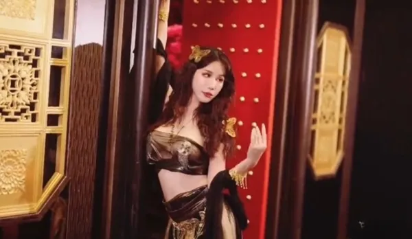 Exotic Babe and Emperor Pool Sex Shin Yuri