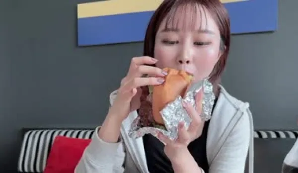 FC2PPV-3751360 Hotly Welcomes First Raw Massive Cock