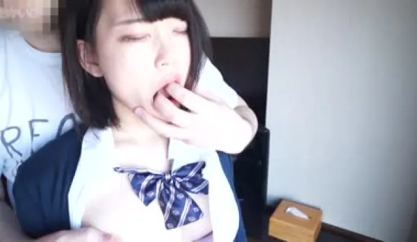 FC2PPV-1680825 Innocent Black-Haired Beauty with Only 3 Years Experience